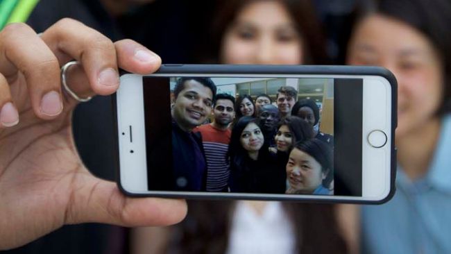 Students taking Selfie